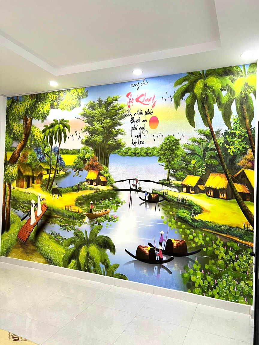 Tranh đồng quêDự án tranh dán tường vải lụa canvas giá xưởng Dự án tranh dán tường vải lụa canvas giá xưởng Hình ảnh sông nước, cây đa, cầu tre hay cánh đồng mang lại: Cảm giác bình yên Sự gần gũi, ấm cúng Gợi nhớ giá trị truyền thống Việt Nam Đặc biệt phù hợp với gia chủ yêu thích phong cách nhẹ nhàng và thư thái.