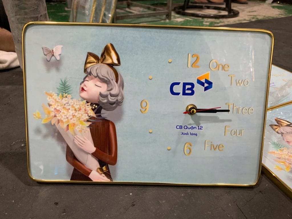 Đồng hồ quà tặng doanh nghiệp khổ chữ nhật để bàn theo yêu cầu