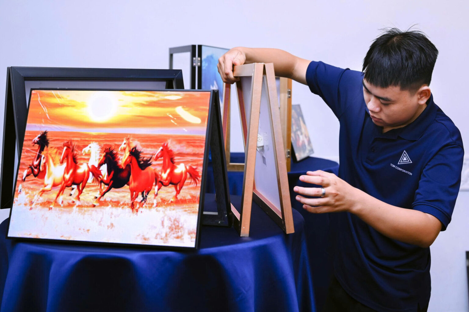 sự kiện showcase tranh trang trí