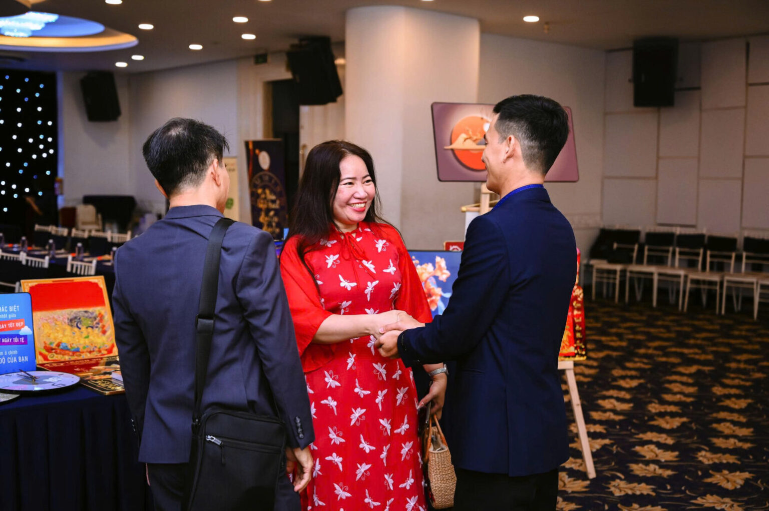 sự kiện showcase tranh trang trí