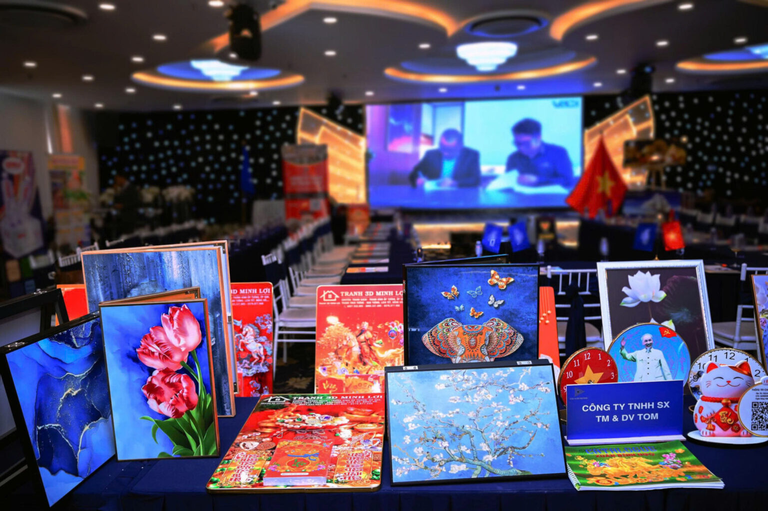 sự kiện showcase tranh trang trí