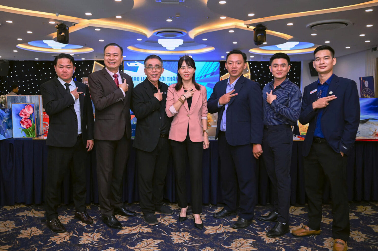 sự kiện showcase tranh trang trí