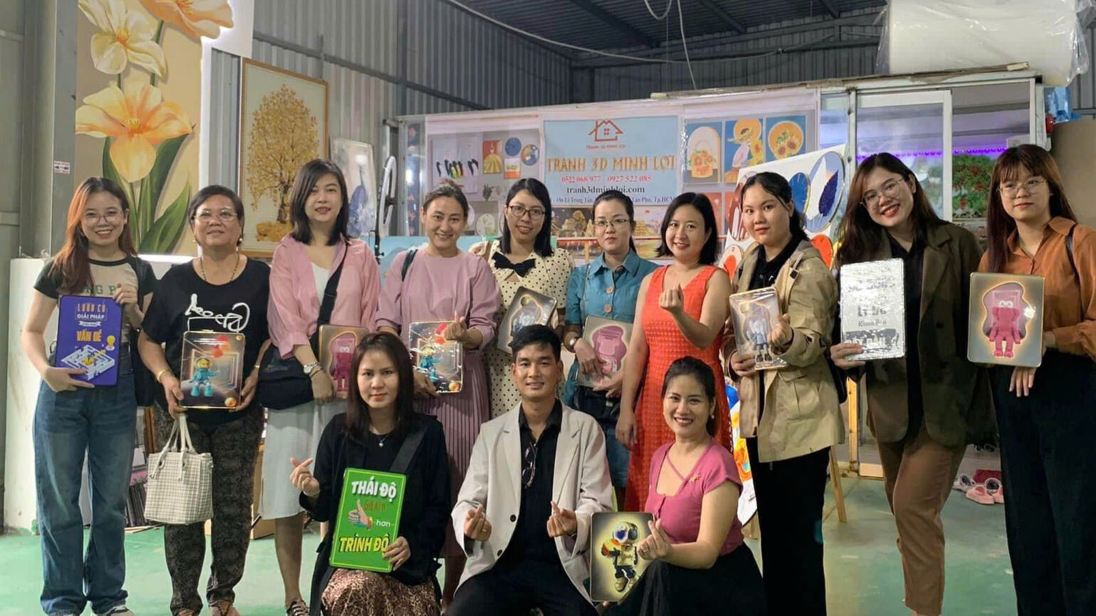 tham quan cơ sở sản xuất tranh minh lợi