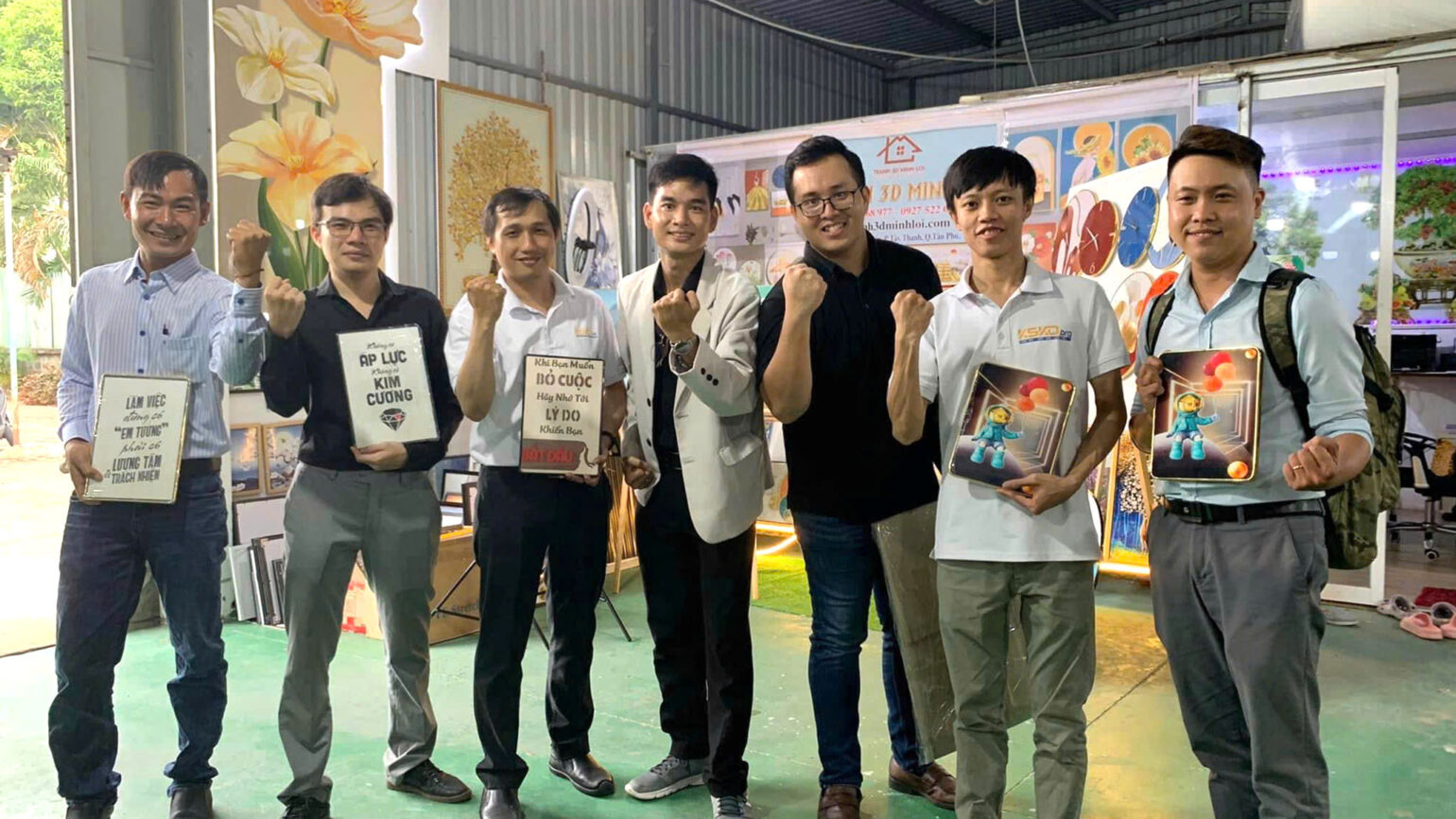 tham quan cơ sở sản xuất tranh minh lợi