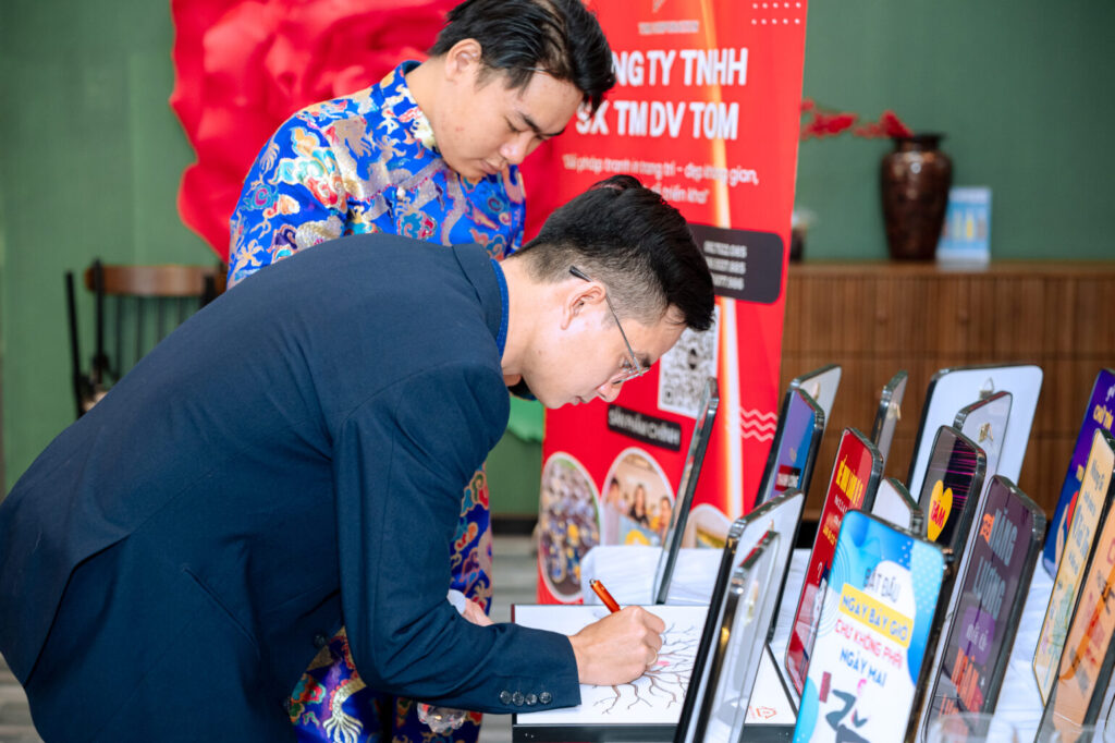 Lăn dấu vân tay sự kiện tất niên 2026